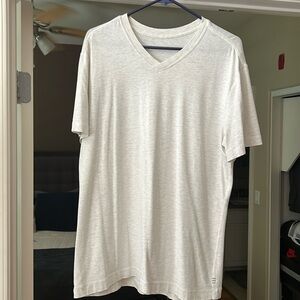 Men’s Lulu Lemon t-shirt size L vneck